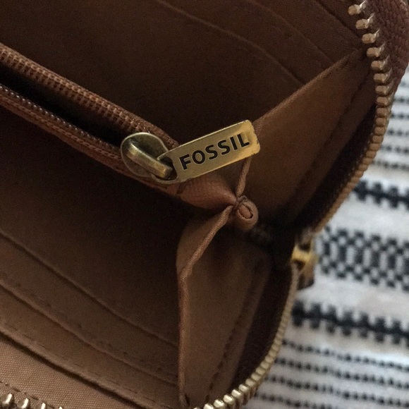 Brown leather fossil wristlet wallet - Picture 5 of 6